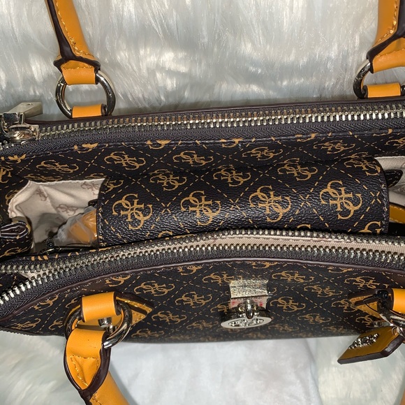 GUESS SATCHEL - Picture 2 of 3